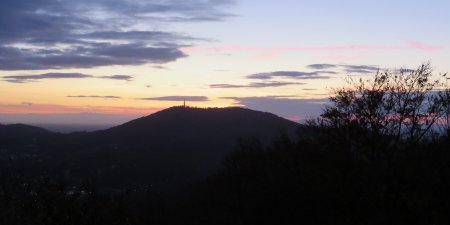 Vue sur le Fremersberg depuis ce belvédère. 20 minutes après la précédente photo de coucher du soleil, les couleurs se sont un peu estompées mais sont encore bien présentes ! Quel coucher de soleil !