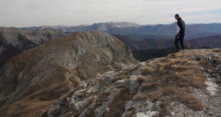 Au sommet de la Petite Cloche, vue la Grande Cloche et la Montagne de Cheval Blanc