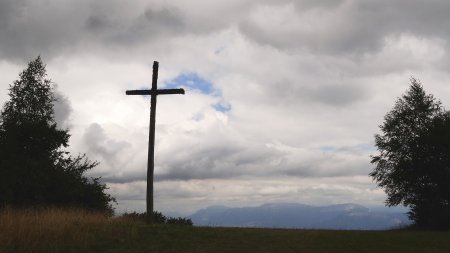 La croix du Clergeon et les Bornes au fond.