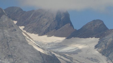 Le Vignemale (3298m) et son glacier