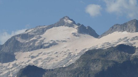 Point culminant des Pyrénées : Pico de Aneto (3404m).