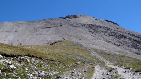 Le Chaberton dans le rétro depuis le Col du Chaberton en descendant.