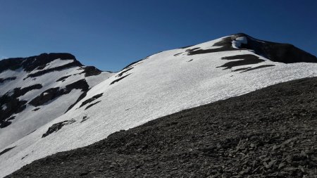Le sommet vu depuis le col (2930 m).