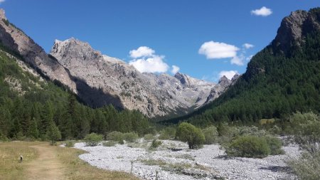 Retour au refuge et vue sur la réserve naturelle du Val d’Escreins et l’intégralité de l’itinéraire..