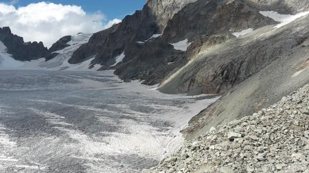 Alpinistes en rive gauche du Glacier Blanc.