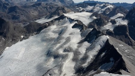 Les énormes glaciers du Vaudet et de Rhêmes-Golette.