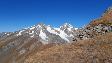 La chaîne du Mont Blanc apparaît.