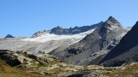 Glacier du Mulinet et le refuge des Evettes.