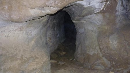 4/ Couloir de la grotte