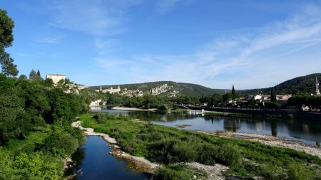 Aiguèze et l’Ardèche.