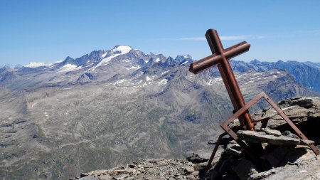  	La croix rouillée au sommet de la Grande Aiguille Rousse.
