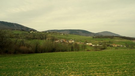 Le mont Monnet à droite.