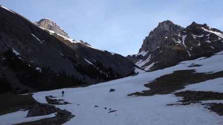 Vers l’Alpe du Lauzet sous Roche Colombe et les Arêtes de la Bruyère