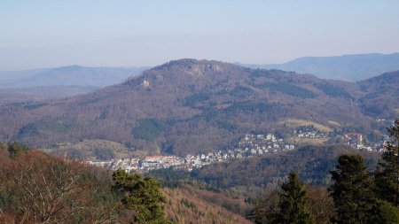 Vue de la Fremersbergturm : zoom Battert.