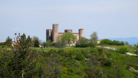 Zoom sur le château d’Essalois.