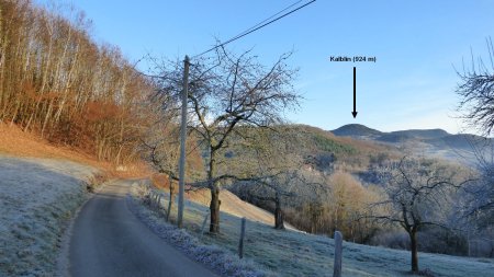 Peu avant le Bâa, regard arrière permettant d’apercevoir le Kalblin (924 m).