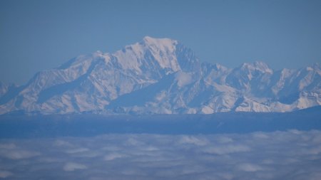 Le mont Blanc à 183 Km.