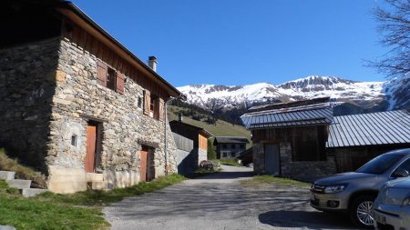 Village de la Cour (parking)