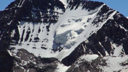 Zoom , glacier suspendu sur la face nord de la Grande Casse