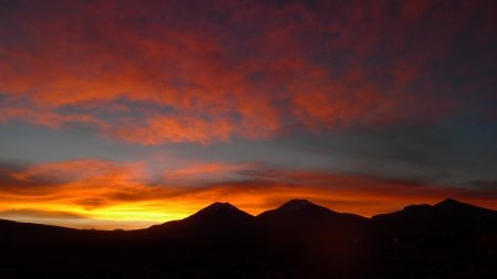 Pour clore la journée, un superbe couché de soleil sur les volcans Parinacota et Pomerape