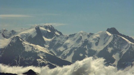 Zoom, vers le massif du Mont Blanc