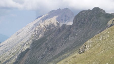Zoom sur le Pic Ponsin et la Montagne de Faraut