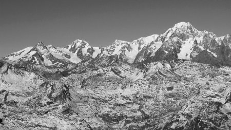 Aiguille des Glaciers, Aiguilles de Tré la Tête et Mont Blanc.