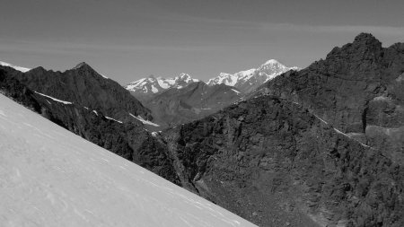 Massif du Mont-Blanc, entre la Pointe des Mines et Punta Bassac Derè.