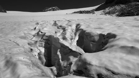Crevasses sur le front du glacier.
