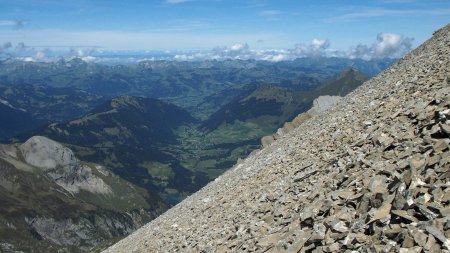 Belle vue sur les Préalpes suisses lors de la montée sur les pentes ouest.