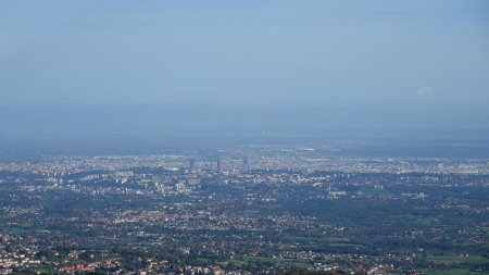 Lyon avec le Mont Blanc à droite de la photo.