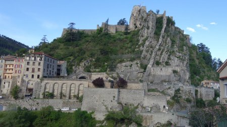 Face à la Citadelle de Sisteron