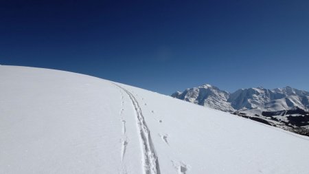 Sous le sommet, première vue Mont Blanc