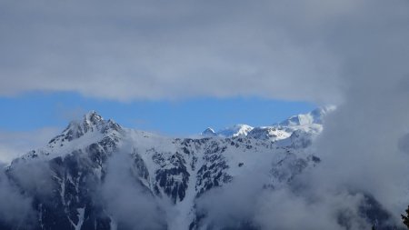 Montagne d’Outray, Aiguille de Bionnassay, Dôme du Goûter et Mont Blanc.