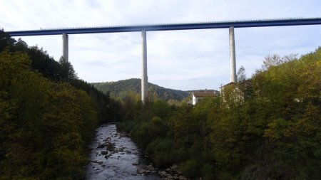 Viaduc du Lignon et rivière éponyme.