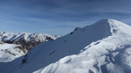 La crête vue du sommet de Platasse (deux Italiens sont au sommet de la Tête de Villadel).