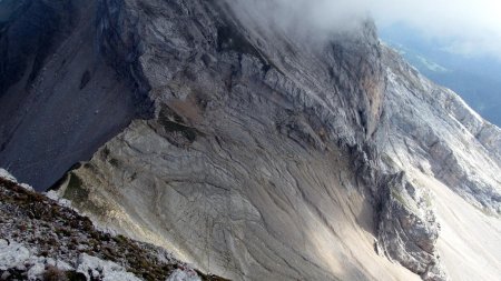Le Rasoir vu du sommet (l’échancrure d’accés à peu près au centre de la photo)
