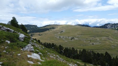 Descente face à la Croix de l’Alpe, Col de Belles Ombres