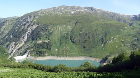 Lac de la Gittaz et Rochers des Enclaves