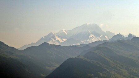 Mont Blanc à peine visible