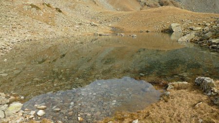 Le dernier des lacs, qui d’ordinaire est sec à cette époque ; son eau est tout à fait claire.
