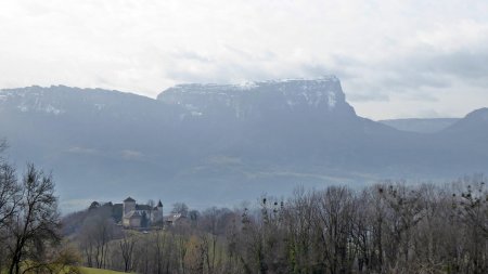 Château de Combefort et Mont Granier