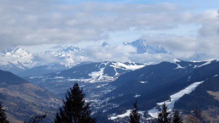 La vue n’est pas top (pour le moment) vers le massif du Mont Blanc et ses aiguilles