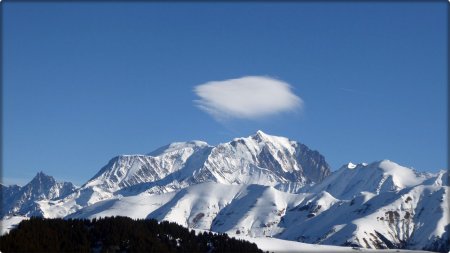 Mont Blanc, avec le seul nuage sur 360°