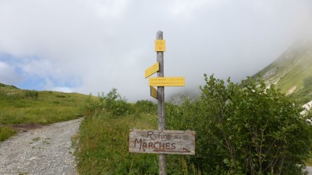 Panneau Losa (2099m) suivre refuge Mt Thabor