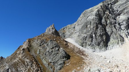 Au bas de la descente, vue arrière sur le Col Rosset