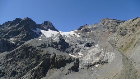 Une première vue sur ce qu’il reste du glacier de Séguret Foran.