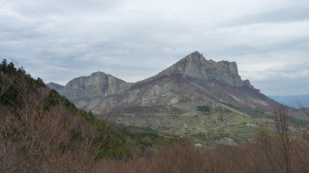 Les falaises des Trois Becs et de la Roche Rousse
