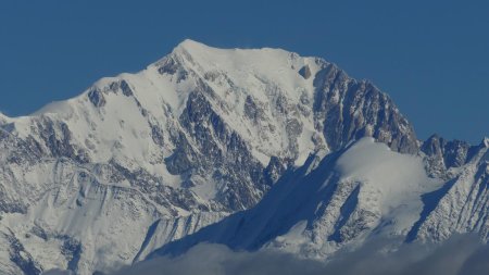 Va pour un petit zoom sur Mont Blanc et Dômes de Miage !
