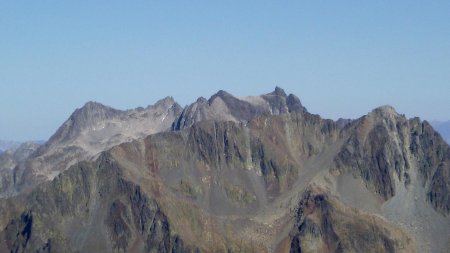 Au loin à droite, le pic du Frêne (2807m)